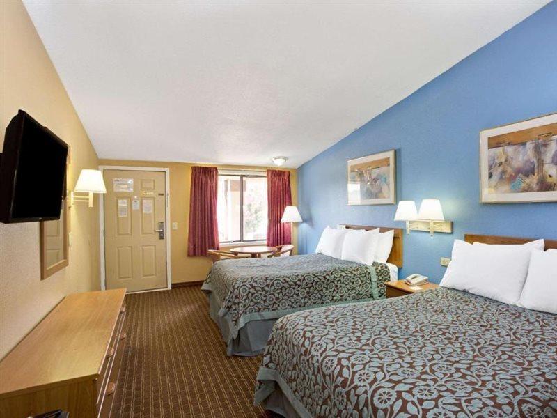 Days Inn By Wyndham Lawrenceville Εξωτερικό φωτογραφία
