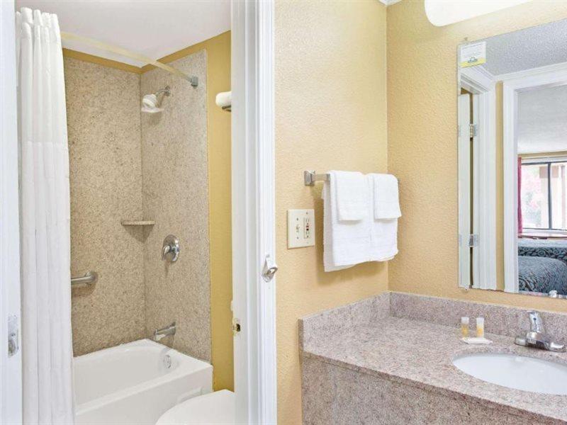Days Inn By Wyndham Lawrenceville Εξωτερικό φωτογραφία