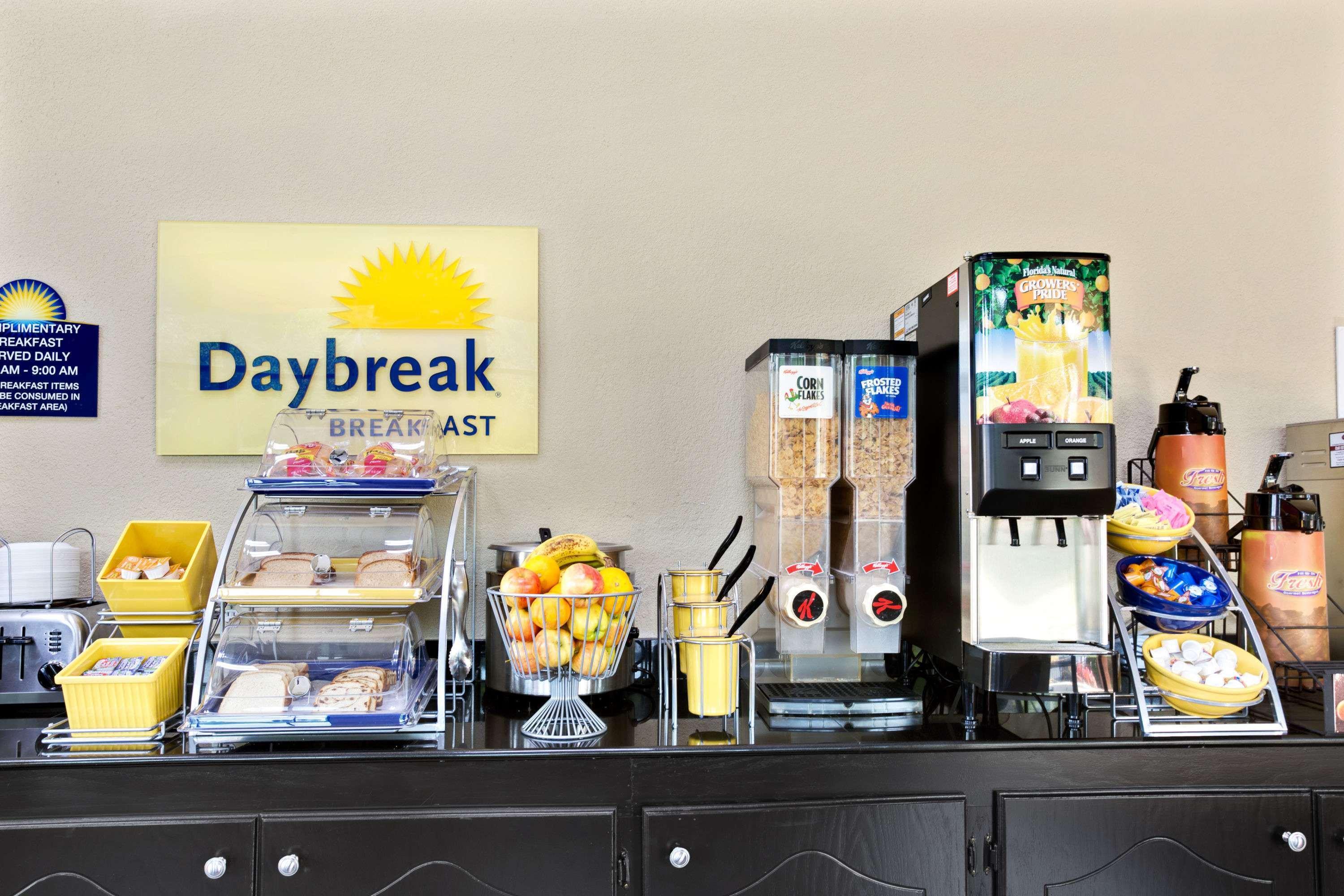 Days Inn By Wyndham Lawrenceville Εξωτερικό φωτογραφία