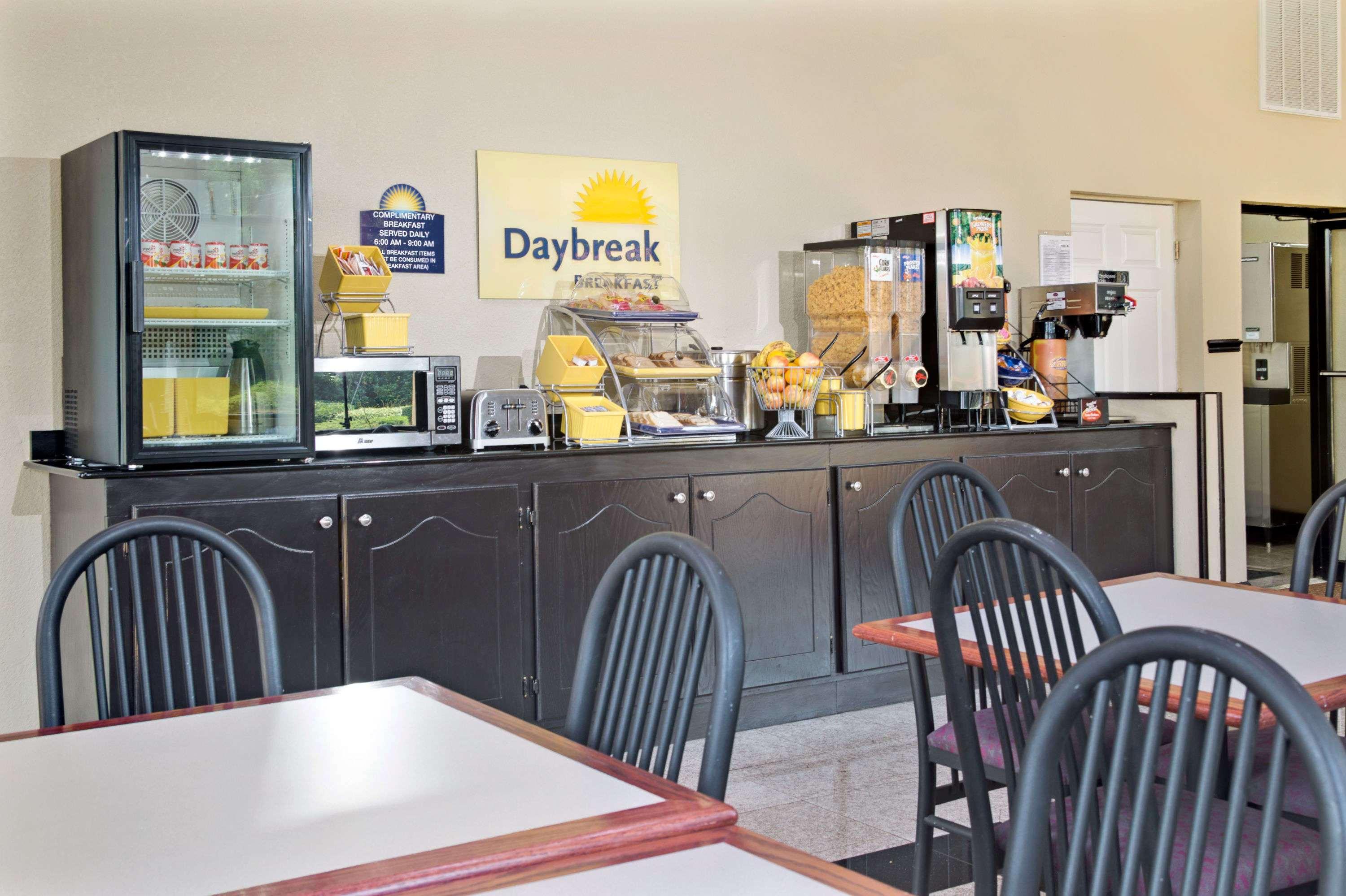 Days Inn By Wyndham Lawrenceville Εξωτερικό φωτογραφία